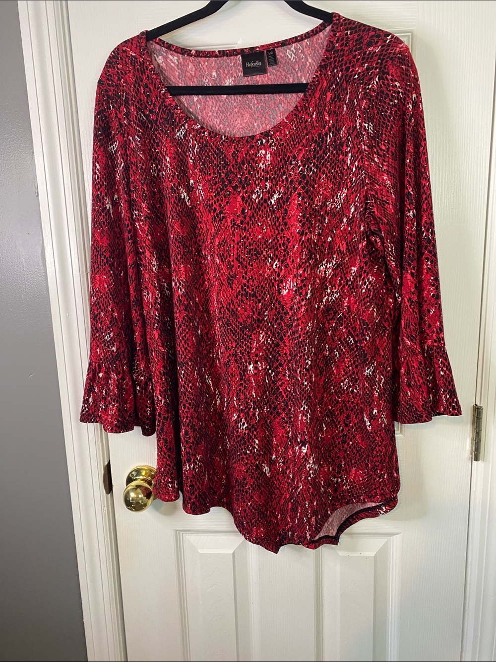 Rafaela jRed Snake-Print Scoop Neck 3/4 Sleeve Top Size Large.